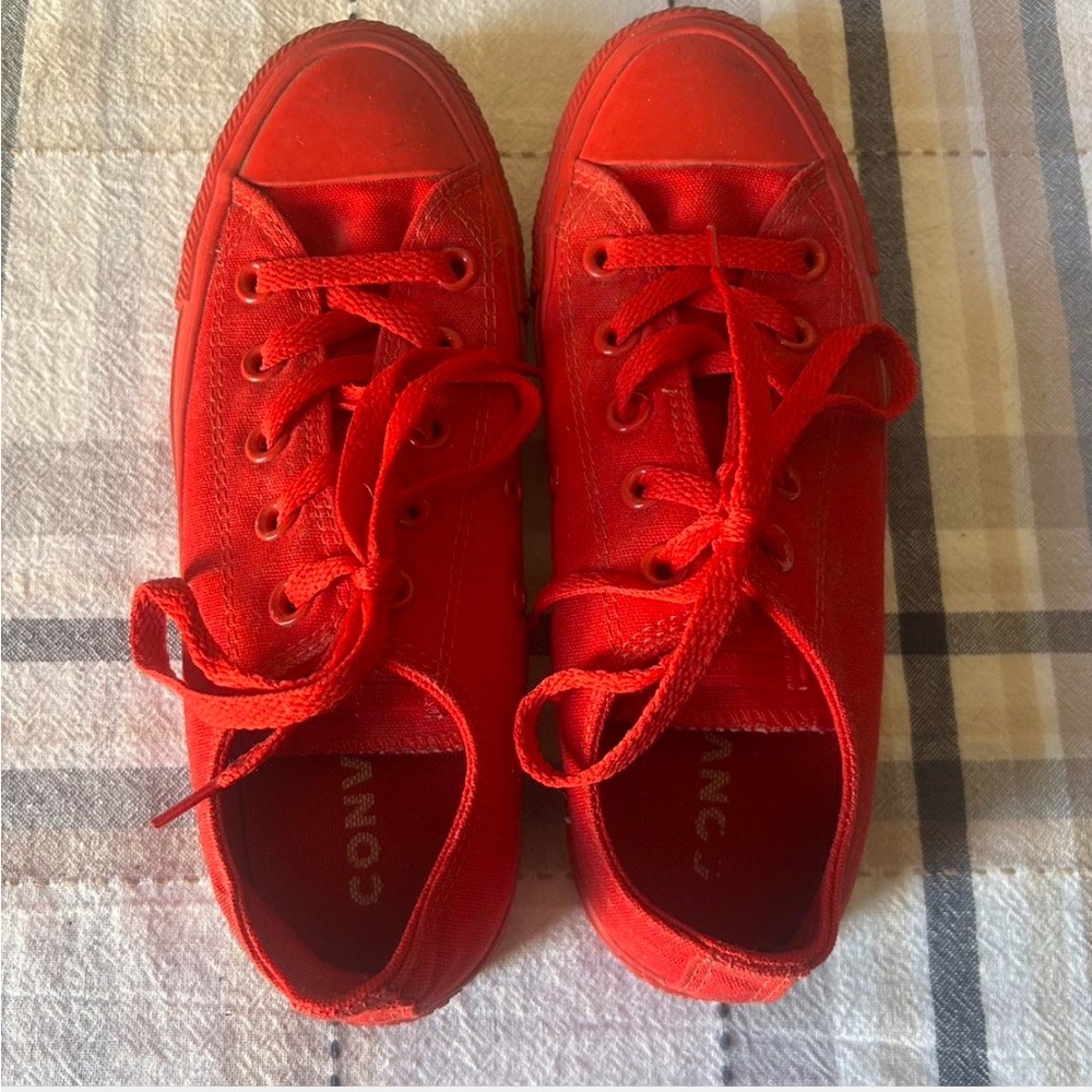 Red lowtop converse
